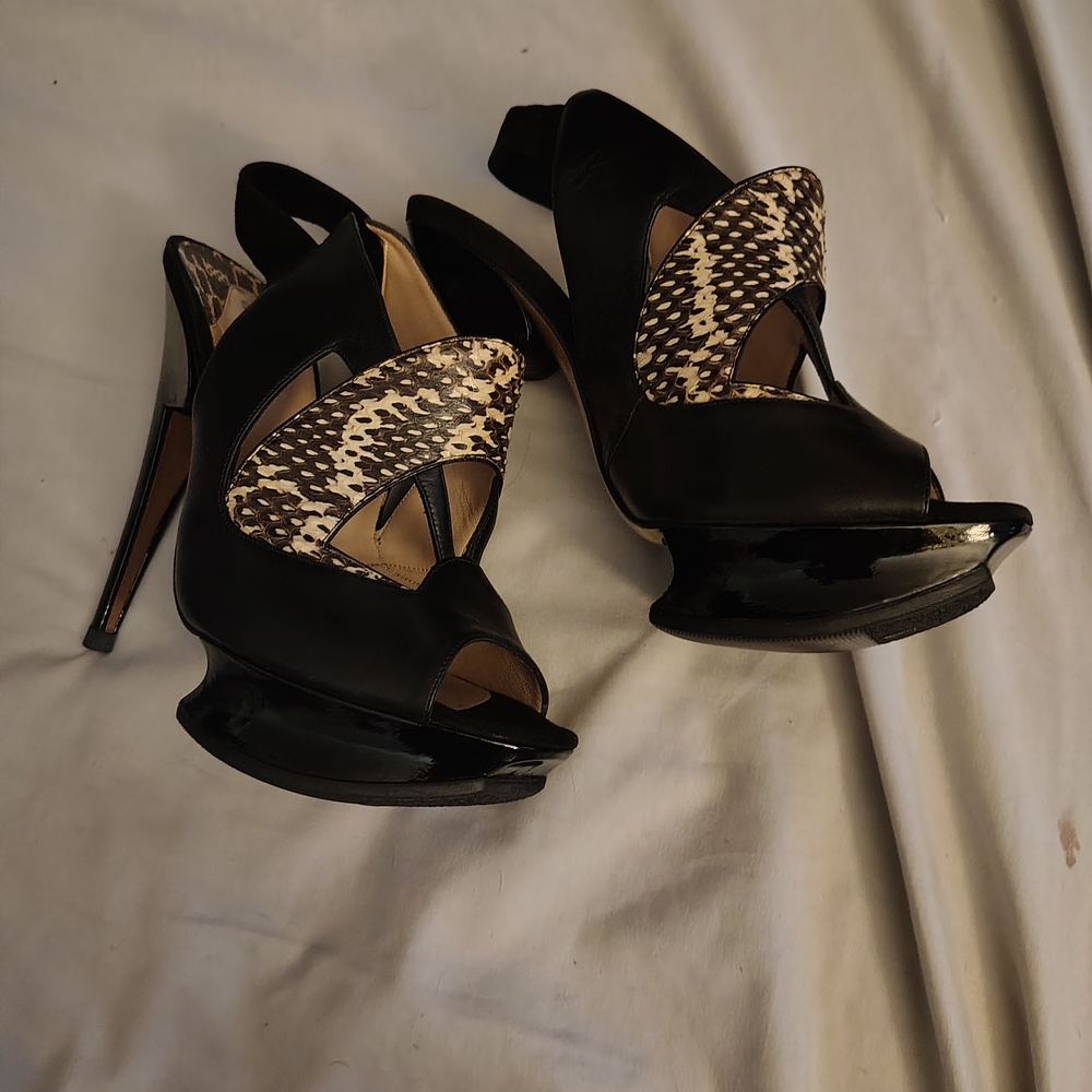 Nicholas Kirkwood Black and Cream Heels